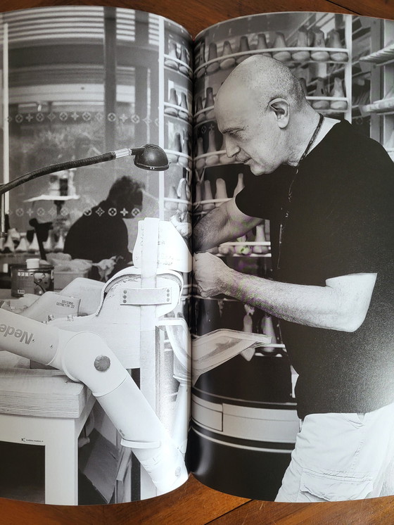 Image 1 of boek Louis Vuitton “manufactures” Assouline, publicatie 2021