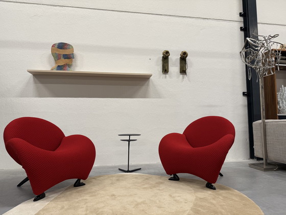 Image 1 of 2 Leolux Papageno Fauteuils Rood Stof Design Stoel Zwart