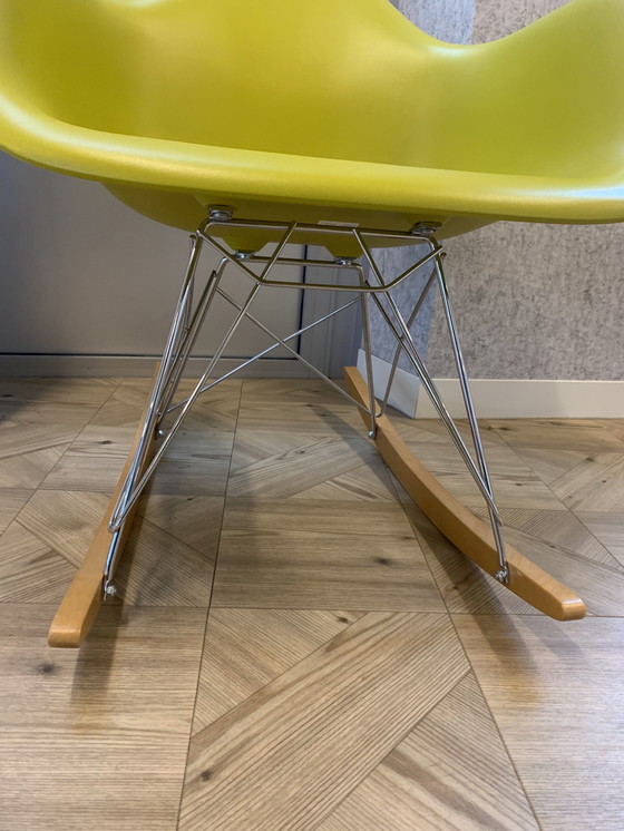 Image 1 of 2x Vitra Eames Rar schommelstoel mosterdgroen en blauwgroen