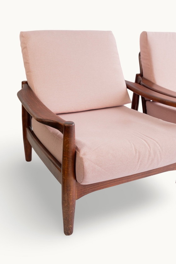 Image 1 of 2X Mid Century Teakhouten Roze Fauteuils