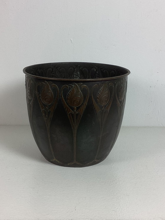 Image 1 of Art Nouveau Jugendstil Koperen Bloempot Bloemmotieven 