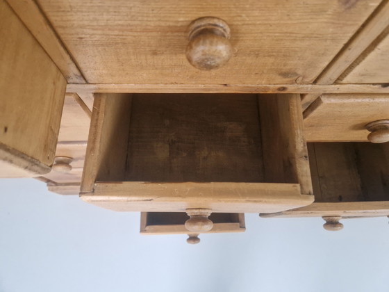 Image 1 of Vintage grenen houten apothekerskast