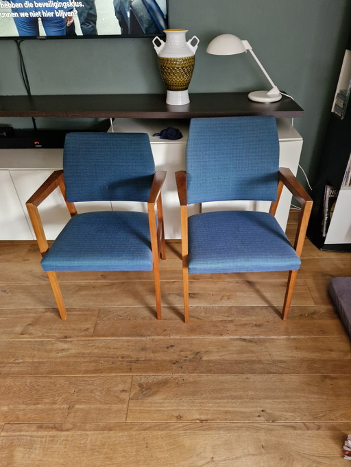 2x vintage Deense stoelen