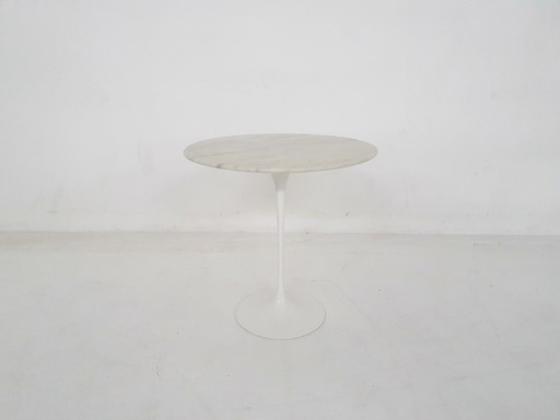 Marmeren ronde bijzettafel van Eero Saarinen voor Knoll International, V.S. 1950