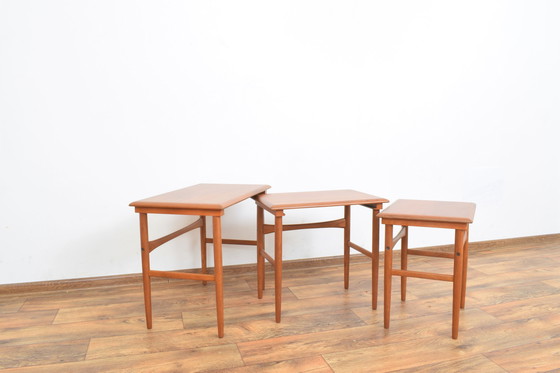 Image 1 of Mid Century Deense Teakhouten Nesttafels, set van 3