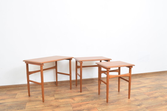 Image 1 of Mid Century Deense Teakhouten Nesttafels, set van 3