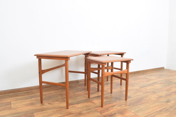 Image 1 of Mid Century Deense Teakhouten Nesttafels, set van 3