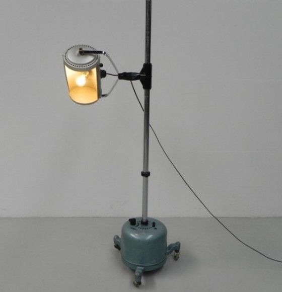 Image 1 of Russische industriële warmtelamp omgebouwd tot vloerlamp