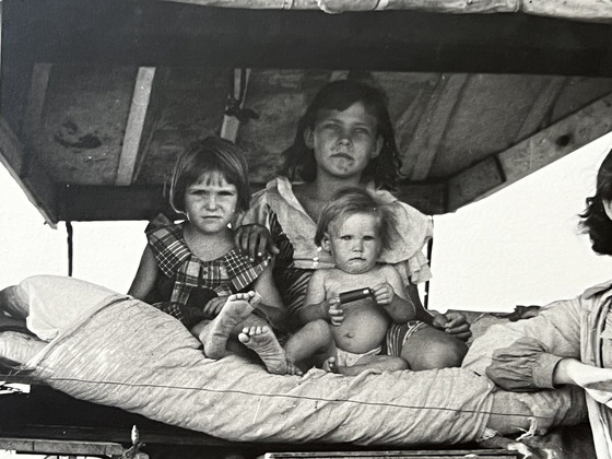 Image 1 of Dorothea Lange, Foto met postzegel gereproduceerd uit de collectie van de Library Of Congress,
