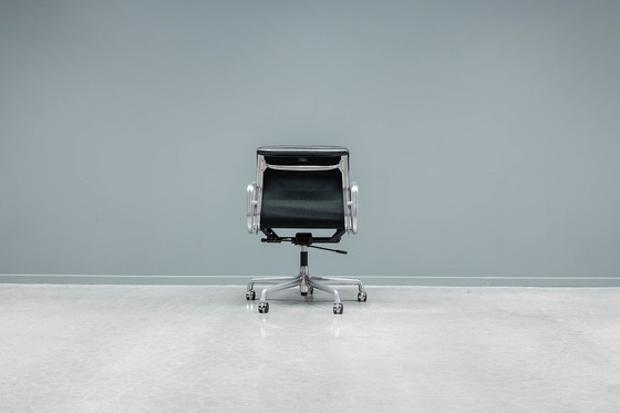 Image 1 of Eames Ea217 Softpad Bureaustoel