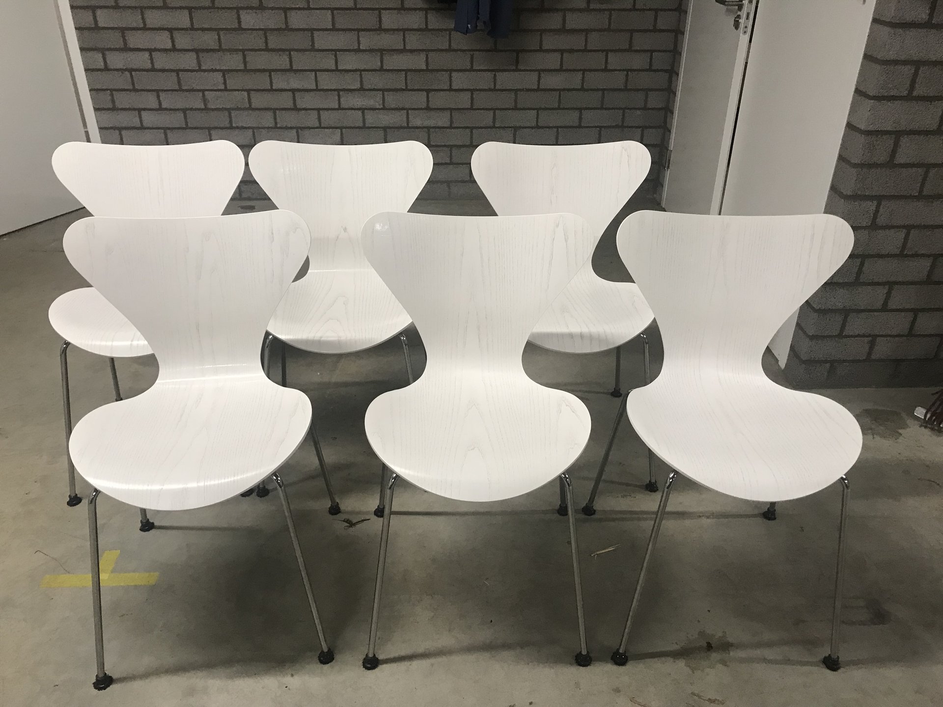 6 stuks Vlinderstoel Arne Jacobsen 650 Whoppah