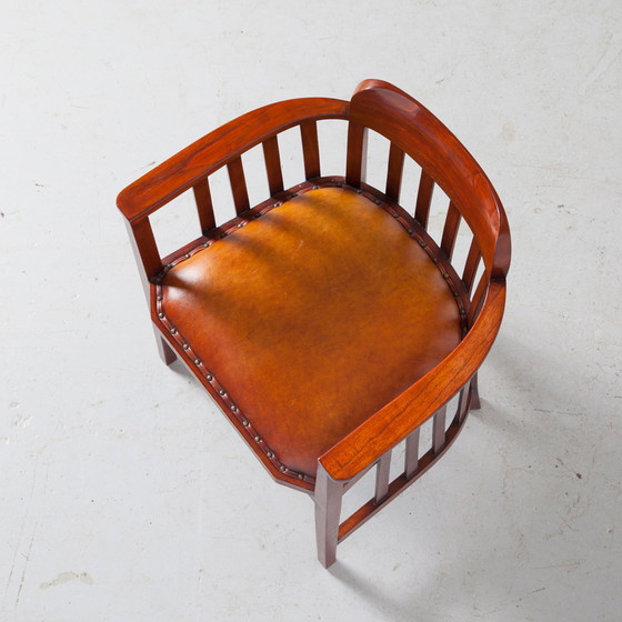 Image 1 of Globe Wernicke Conferentiestoel