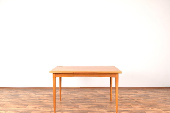 Image 1 of Mid Century Deense Teakhouten uitschuifbare eettafel, 1960S.