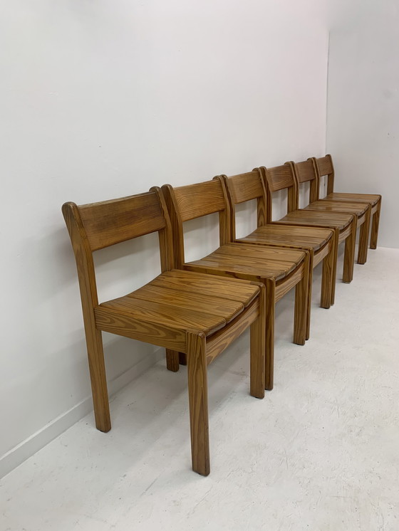 Image 1 of Set van 6 grenenhouten eetkamerstoelen , jaren 1970