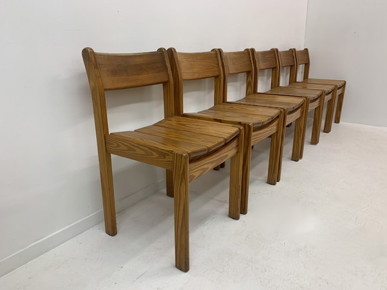 Image 1 of Set van 6 grenenhouten eetkamerstoelen , jaren 1970