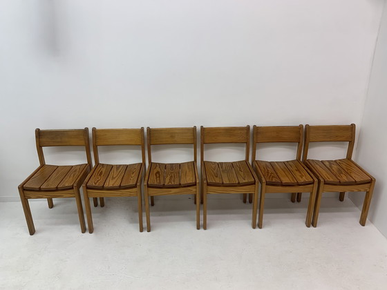 Image 1 of Set van 6 grenenhouten eetkamerstoelen , jaren 1970