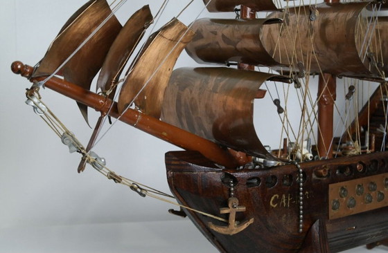 Image 1 of Vintage handgemaakte boot van exotisch hout en koper