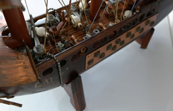 Image 1 of Vintage handgemaakte boot van exotisch hout en koper