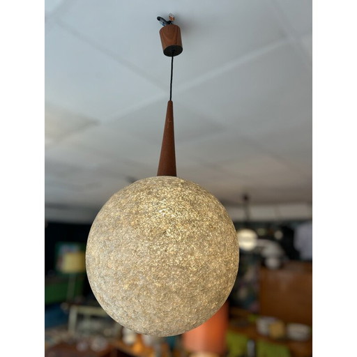 Vintage bol hanglamp van hars en teakhout, 1960