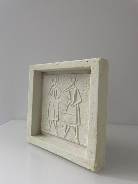 Image 1 of Gipsen Beeld / Tablet Retro Met Bas-Reliëf 2 Vrouwfiguren