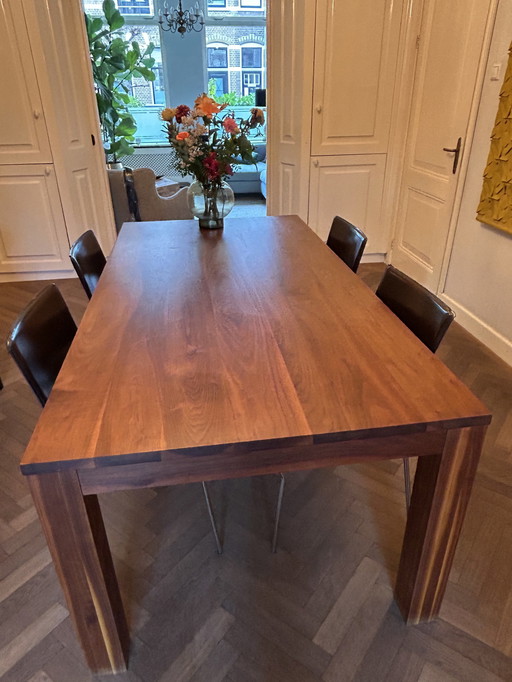 Handgemaakte Eettafel, Noten Houten In Olie