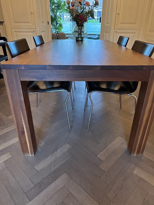 Handgemaakte Eettafel, Noten Houten In Olie