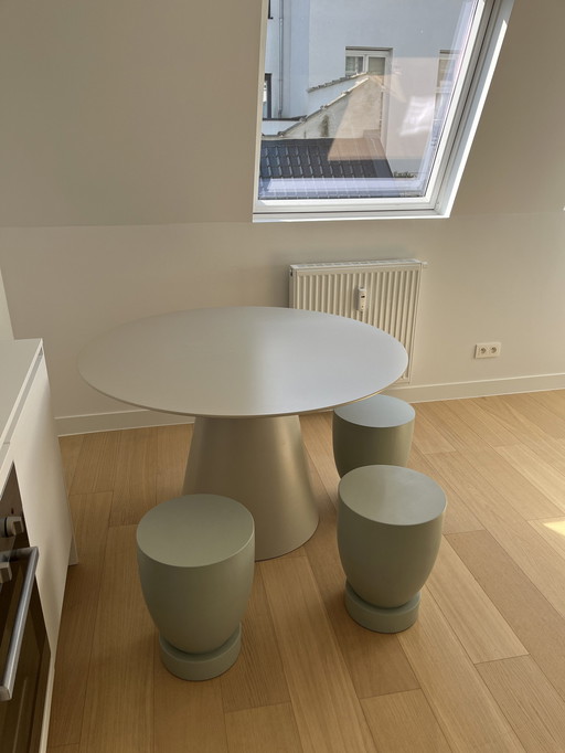 Woood Jorre Eettafel Inclusief 3 Design Krukjes