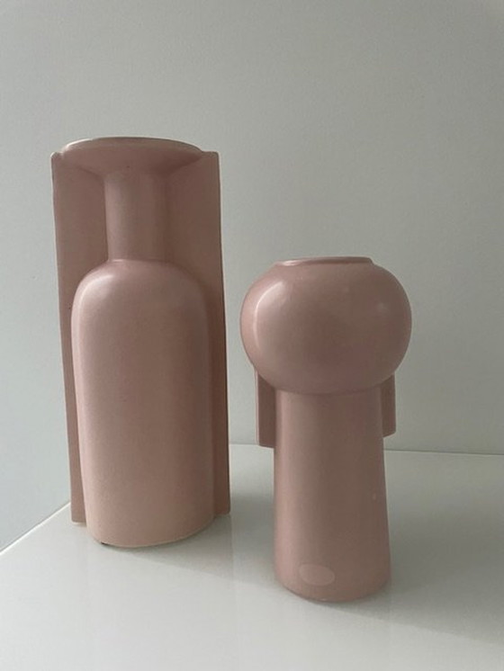 Image 1 of Set Van 2 Moderne Vazen In Zacht Oud Roze Kleur