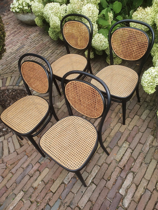 Set Van 4 Thonet 215 R Stoelen