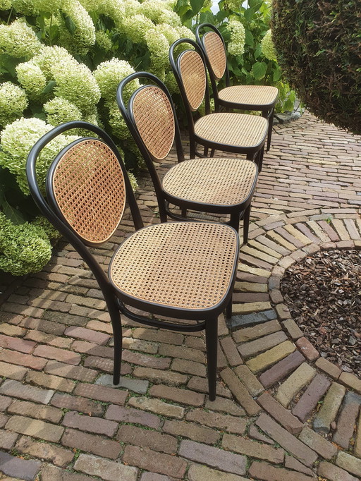 Set Van 4 Thonet 215 R Stoelen