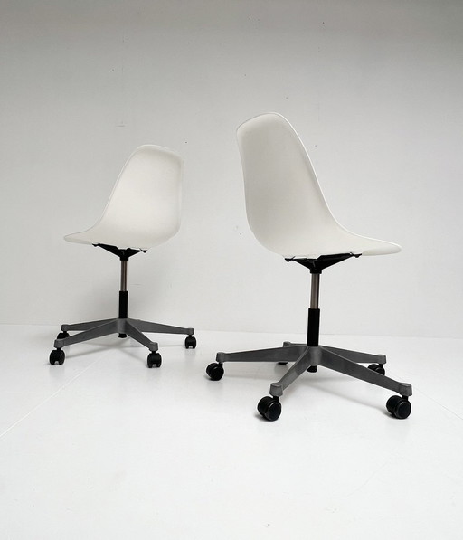 Set Van 2 Stuks Vitra Eames Bureaustoelen, Na 2000