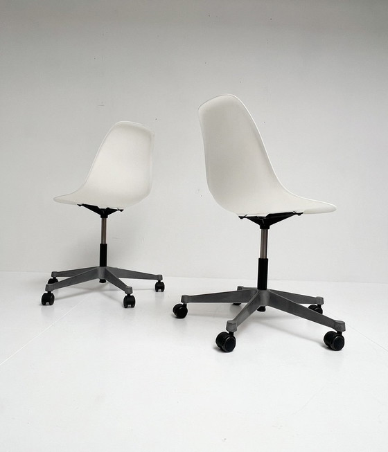 Image 1 of Set Van 2 Stuks Vitra Eames Bureaustoelen, Na 2000