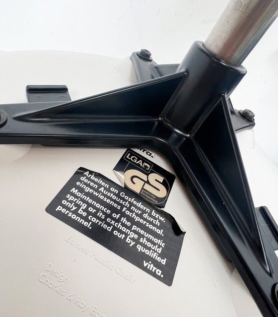 Image 1 of Set Van 2 Stuks Vitra Eames Bureaustoelen, Na 2000