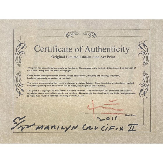 Image 1 of Vintage foto van Marilyn Crucifix II door Bert Stern, 2011