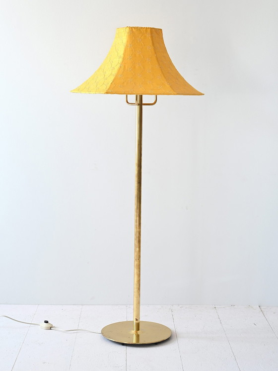 Image 1 of Vintage Gele Lampenkap Vloerlamp - Mid Century Gouden Metalen Voet