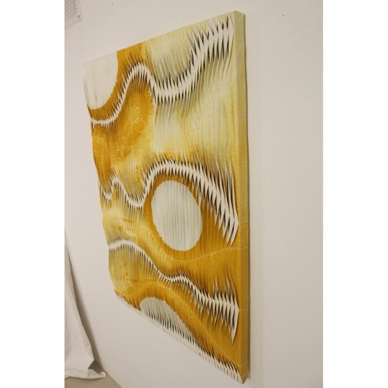 Image 1 of Vintage schilderij met golf- en reliëfeffect door plooien in gele tinten