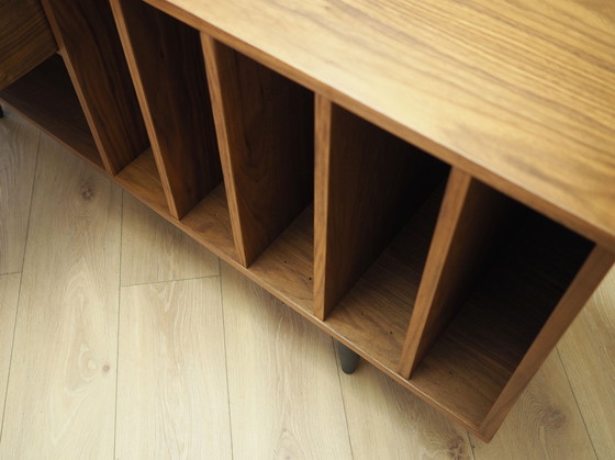 Image 1 of Walnotenhouten dressoir, Scandinavisch ontwerp