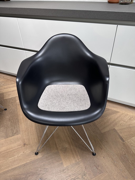 Vitra Eames Plastic Chair DAR Chroom