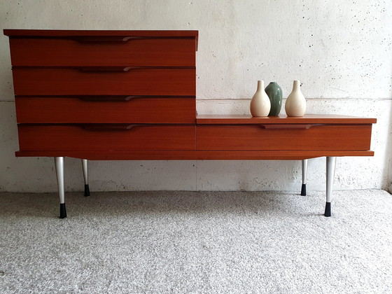 Image 1 of Scandinavisch massief houten dressoir