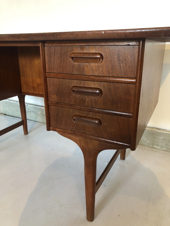 Image 1 of Deens teak bureau