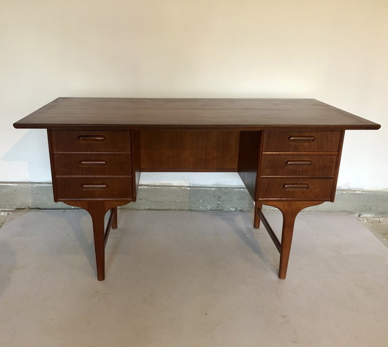 Image 1 of Deens teak bureau