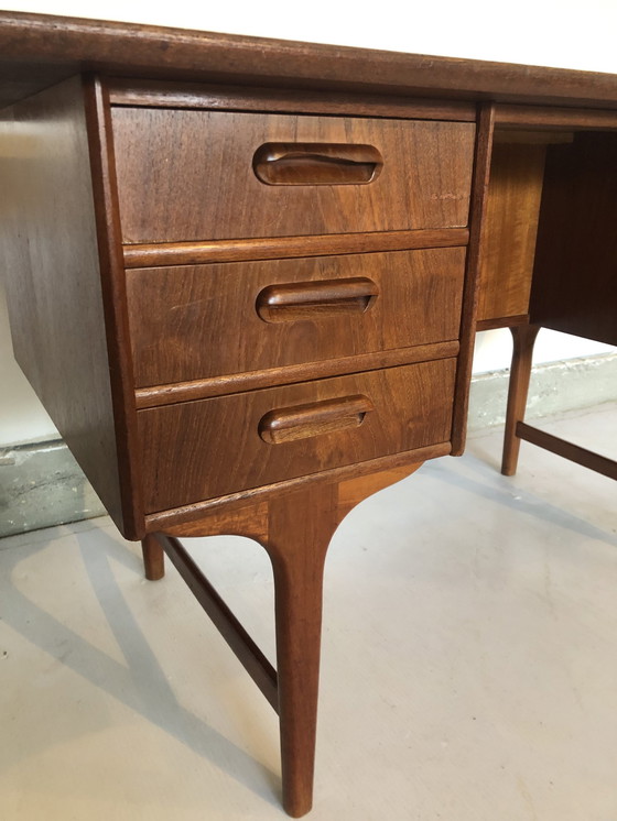 Image 1 of Deens teak bureau