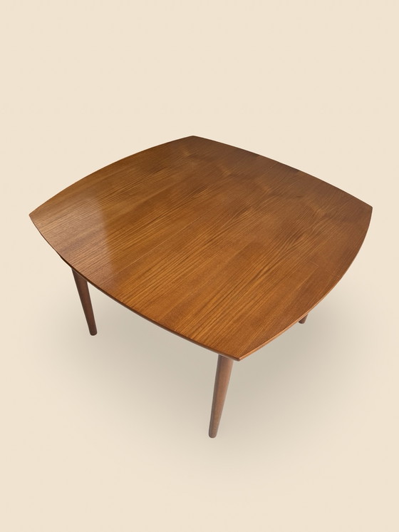 Image 1 of Vierkante uitschuifbare vintage eettafel met ronde vormen