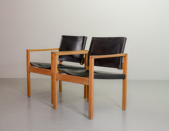 Image 1 of Brutalistische Scandinavische massief eikenhouten fauteuils met zwart zadelleer, jaren 1960.