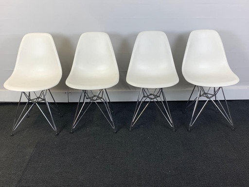 4x Vitra DSR Eames eetkamerstoel