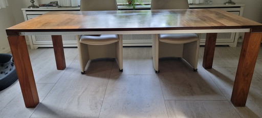 Leolux eettafel notenhout