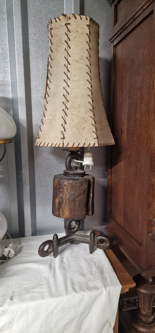 Antieke Lamp Met Ledere Kap