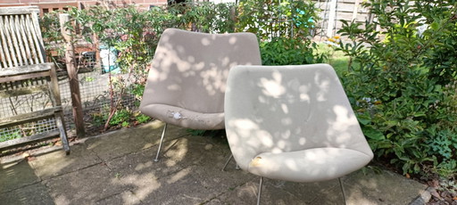 2x Artifort Model Oyster chair - opknapper