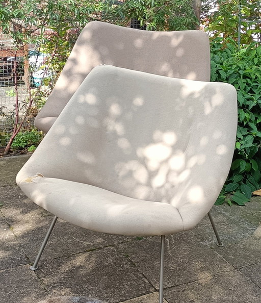 2x Artifort Model Oyster chair - opknapper