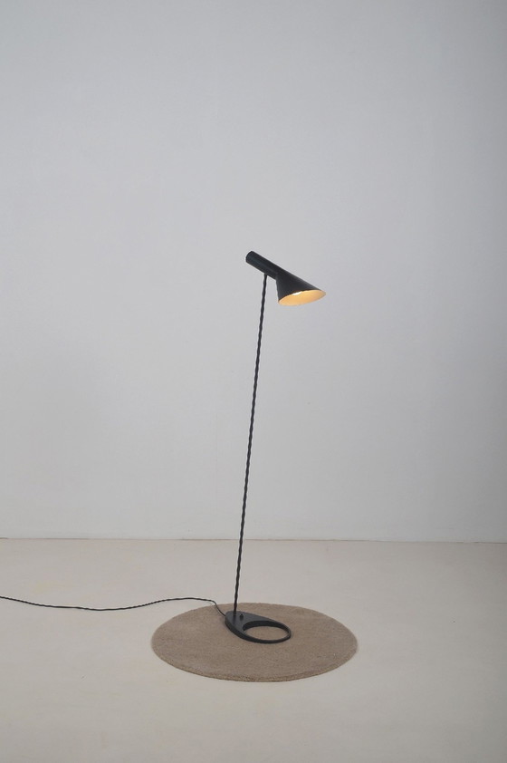 Image 1 of Deense Aj Vloerlamp ontworpen door Arne Jacobsen Voor Louis Poulsen